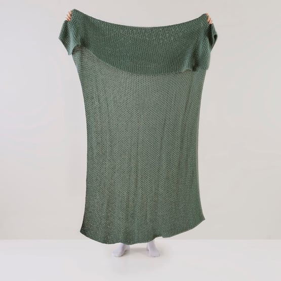 Hallstatt Lilypad Chunky Knit Throw