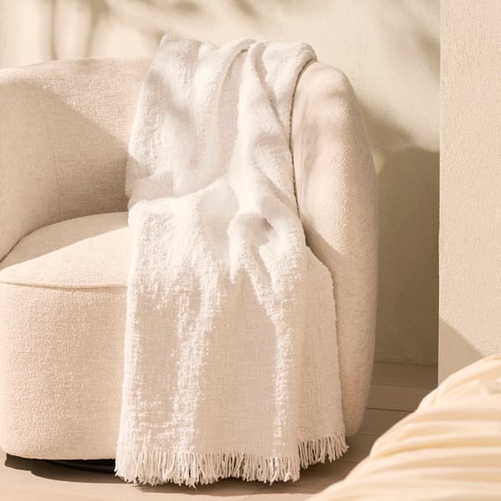 Leiden White Boucle Throw