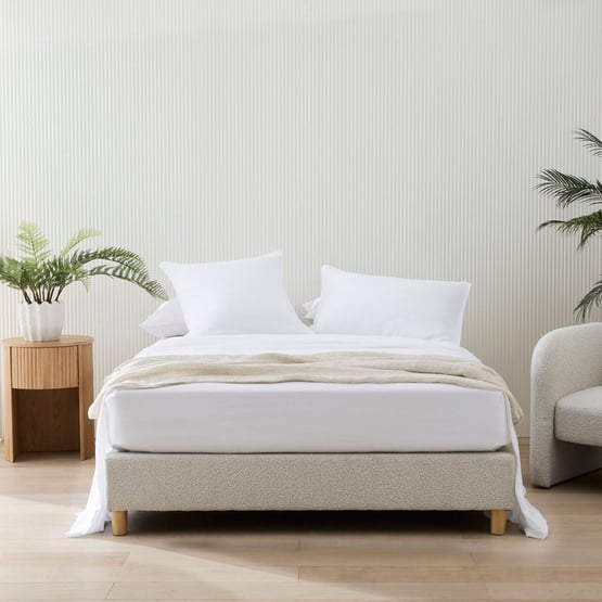 Dune Snow Boucle Bed Base