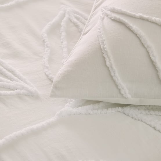 Leafy White Tufted Quilt Cover Set