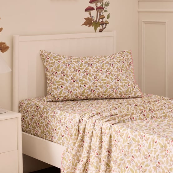 Fleur Harris Dancing Ladybugs White Scallop Sheet Set