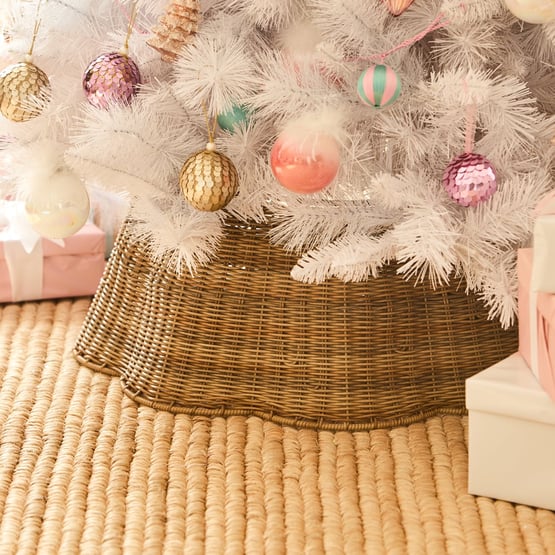 Natural Scallop Christmas Tree Skirt