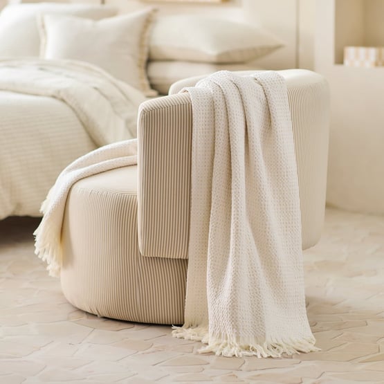 Bowie White & Natural Throw