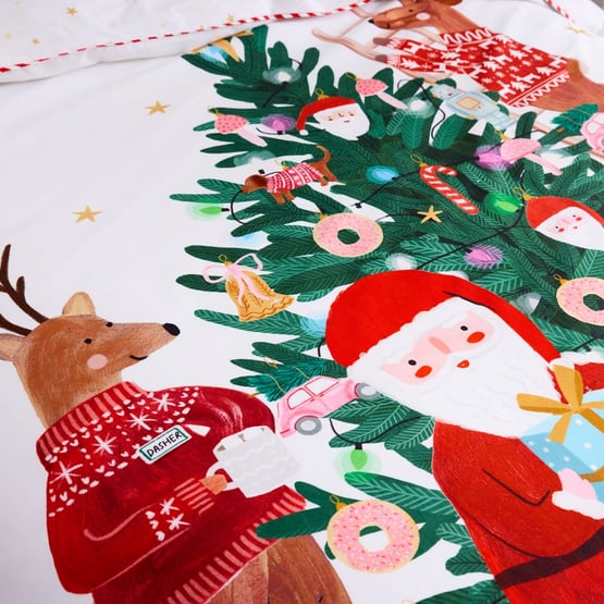 Christmas Helpers White Quilt Cover Set