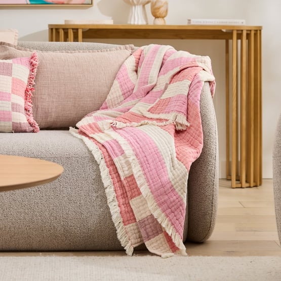 European Collection Pink Bahar Throw